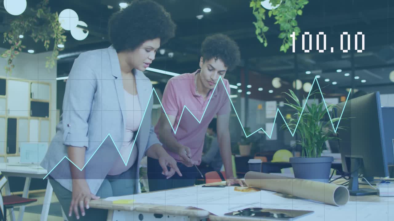 animación del procesamiento de datos financieros sobre diversas personas de negocios discutiendo el trabajo en la oficina