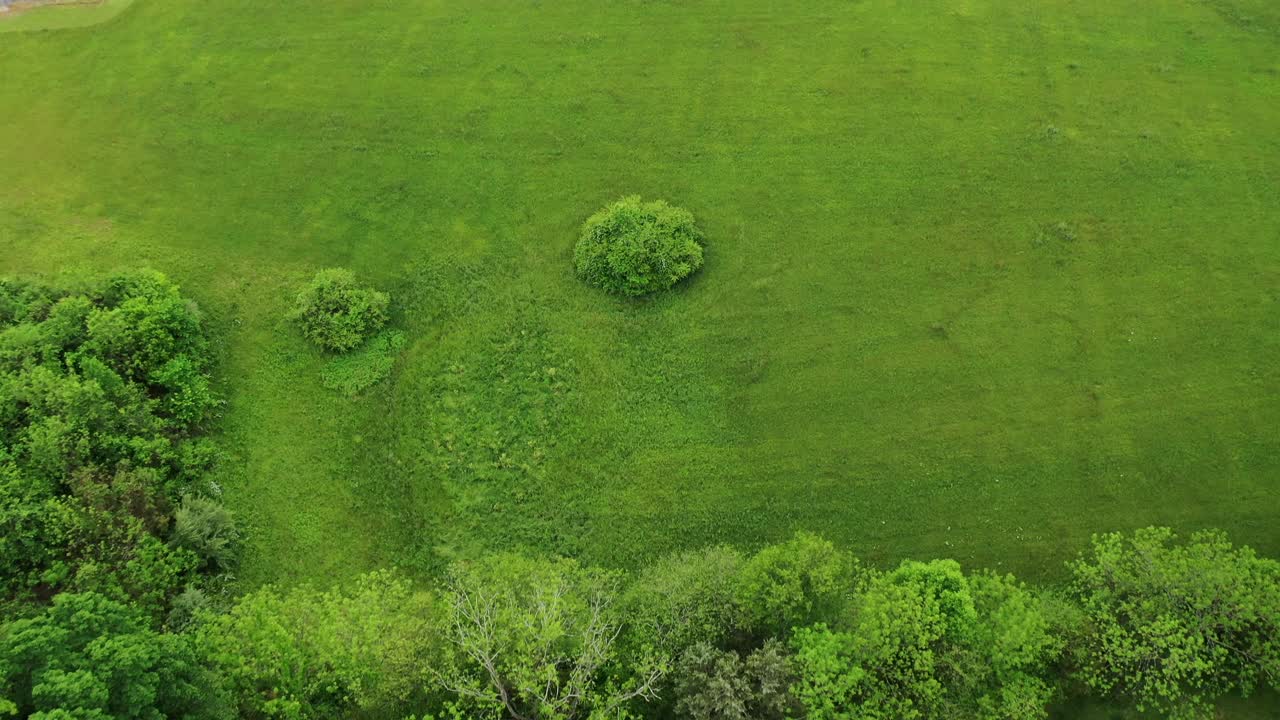 colinas onduladas de tennessee en un día nublado