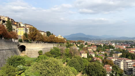 hermosa vista aérea del paisaje de la antigua ciudad histórica europea en verano