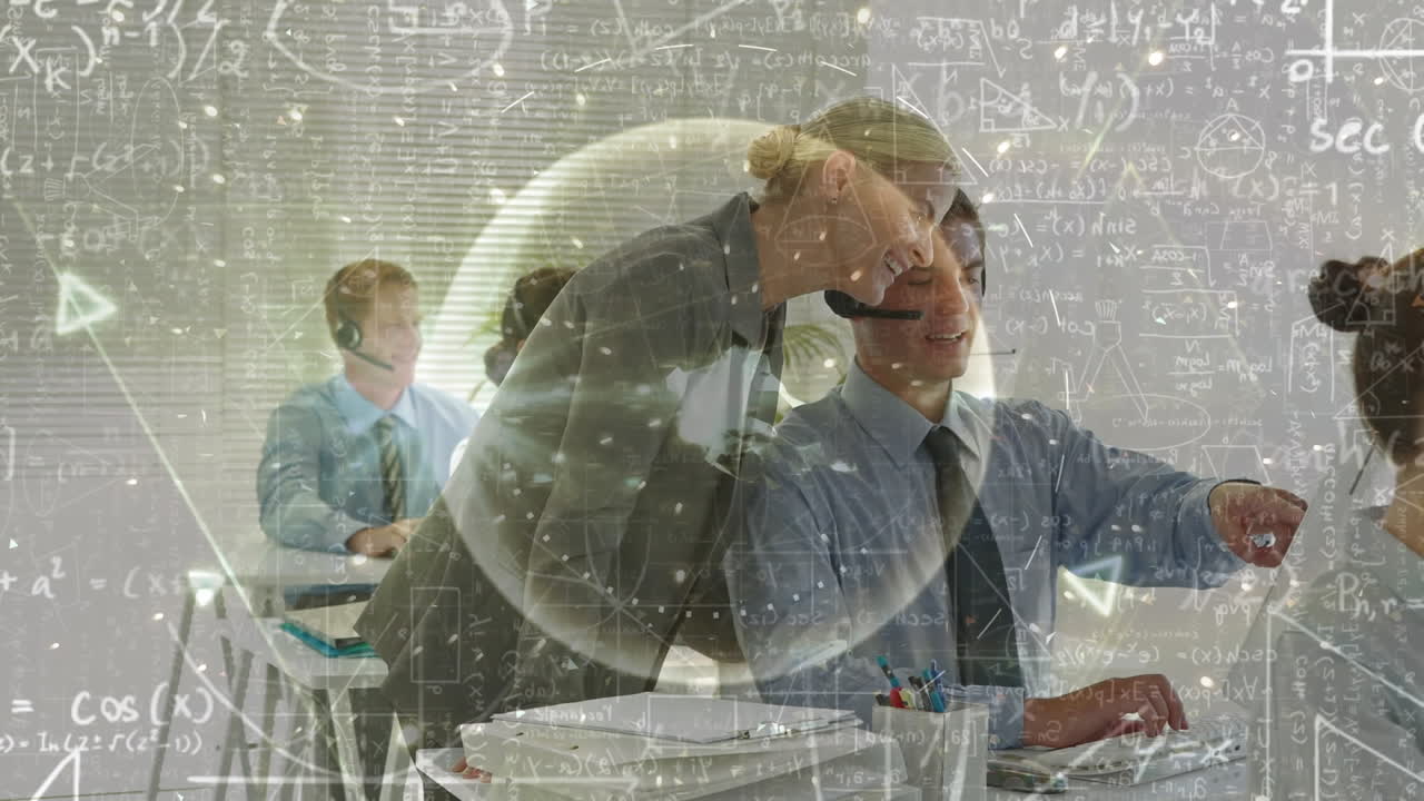 анимация сети соединений через деловых людей, использующих телефонные наушники