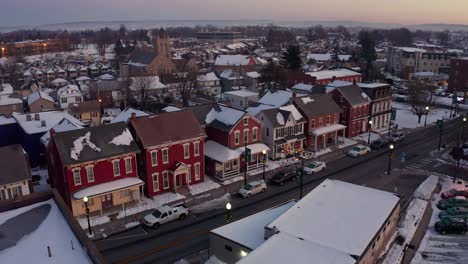 Colonial,-traditional-homes-decorated-for-Christmas-morning