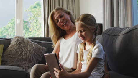 Grandmother-and-granddaughter-spending-time-together