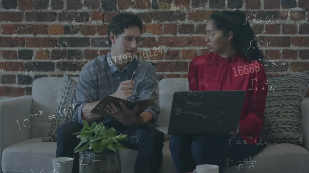 animación de ecuaciones matemáticas sobre personas de negocios que trabajan en la oficina