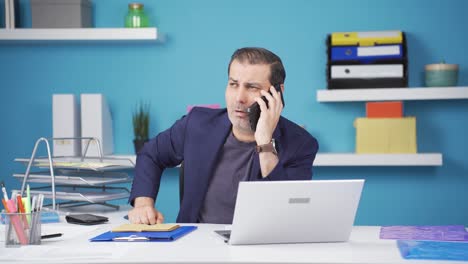 Businessman-getting-good-news-on-the-phone.