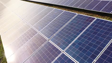 veduta aerea dei pannelli solari fotovoltaici. concetto di energia pulita, energia verde, energia rinnovabile. concetto di energie alternative.