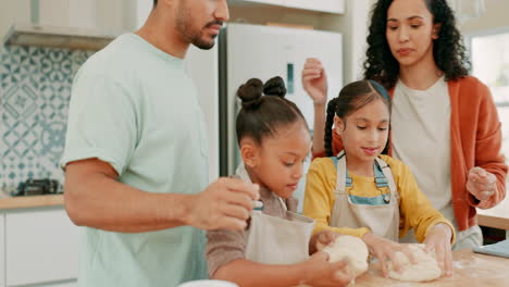 Hilfe,-Teig-Und-Familie-In-Der-Küche-Beim-Backen