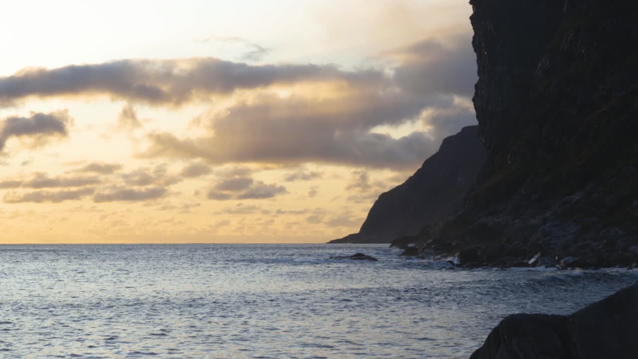 ver hacia el horizonte con montañas al lado