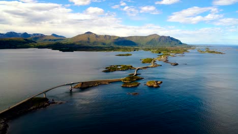 imágenes aéreas de la carretera del océano atlántico noruega
