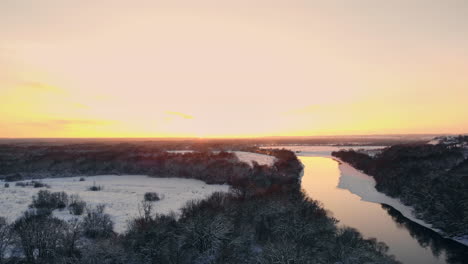 Vista-Superior-Del-Bosque-De-Invierno.-Estudio-Aéreo.