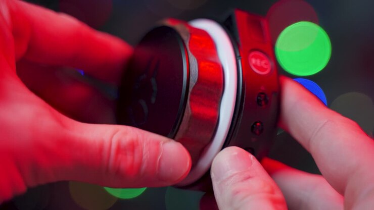 Filmmaker's wireless follow focus rotating
