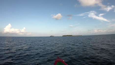 Moviéndose-En-El-Mar-Océano-En-Maldivas-Vista-Desde-El-Barco