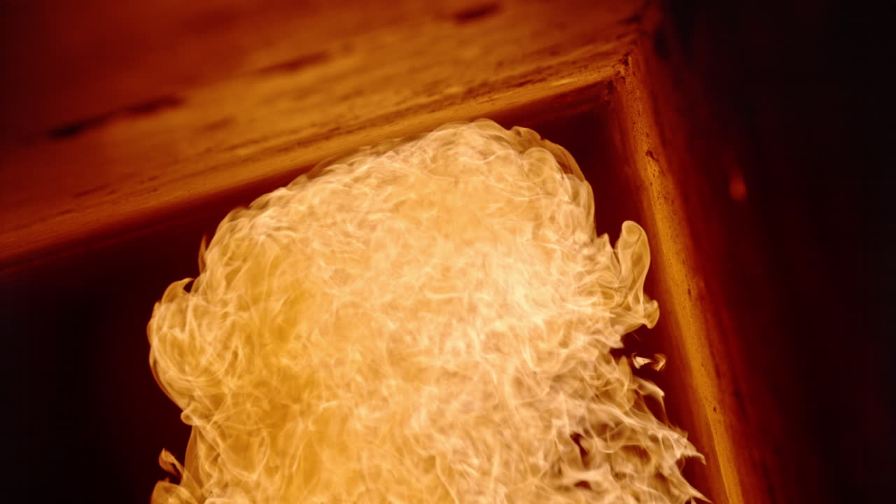 팬텀 veo 4k 12비트 원시를 사용하여 1000fps로 콘크리트 천장에 있는 넓은 불덩어리