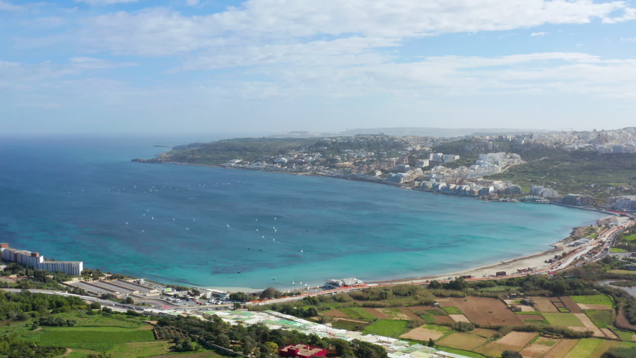 몰타, 유럽에 있는 멜리에하 베이의 탁 트인 공중 전망