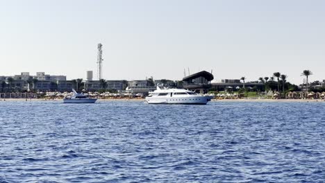 Barcos-De-Lujo-Cerca-De-La-Costa-De-Hurghada-En-El-Mar-Rojo-En-Egipto