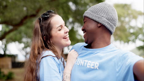 Happy-interracial-couple,-volunteer