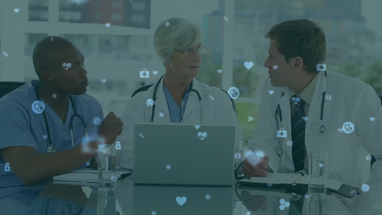 논의 중인 노트북을 가진 다양한 남녀 의사들에 대한 의료 아이콘의 애니메이션