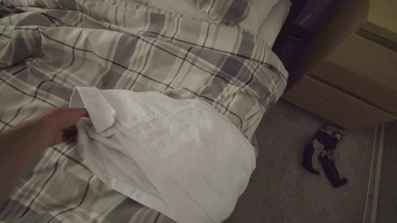 사업가 옷을 입고 셔츠를 입고, 점프, 빈곤, 1인칭, 4k