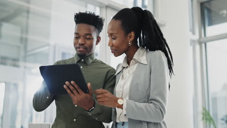 Business-people,-tablet-and-meeting-in-research