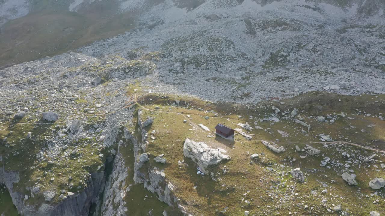 vista aérea de las montañas en italia