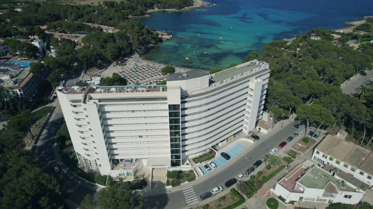 un avión no tripulado revela el impresionante mar de las baleares