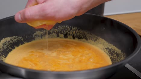 squeezing lemon juice into the soup, static camera