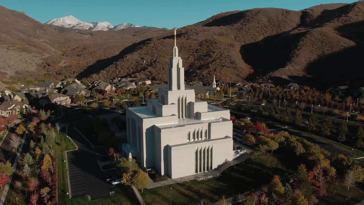 lds 몰몬 드레이퍼 유타 사원 주변의 일몰 공중 궤도