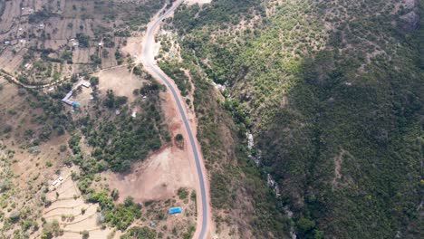 Granja-Tierras-Agrícolas-Paisaje-Rural-Pueblo-Rústico-Del-Norte-De-Kenia-bosque-Verde-Vista-Aérea-Y-Concepto-De-Tecnología-Ambiental