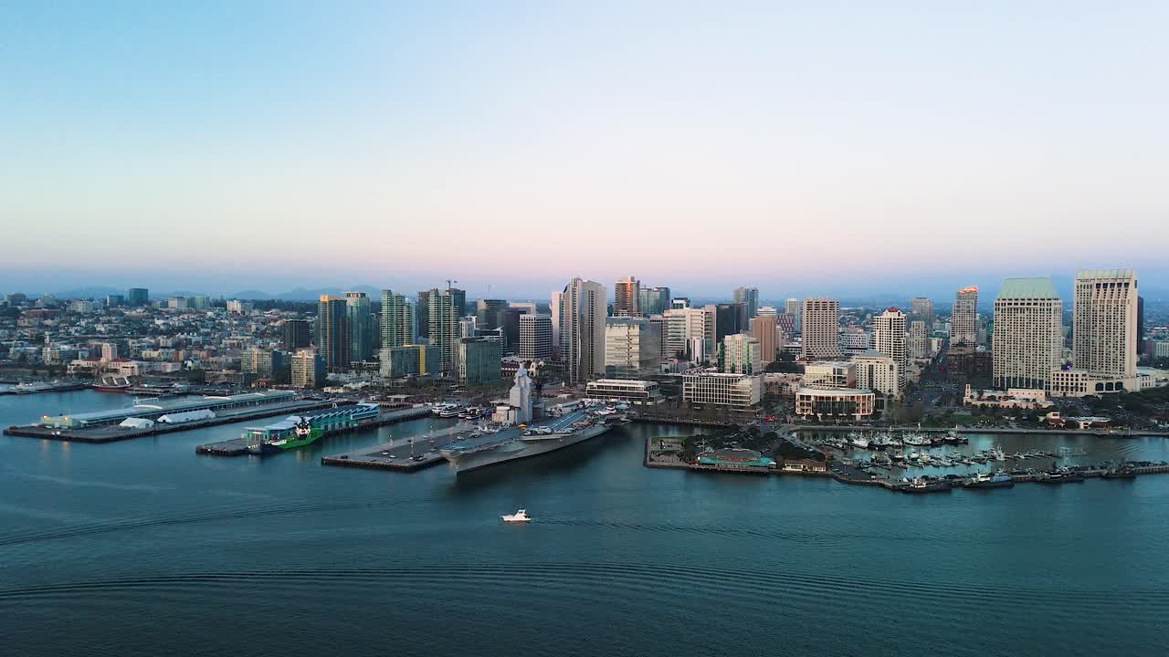 미국 캘리포니아 주 샌디에이고 시내의 경치 좋은 만 - 공중 드론 촬영