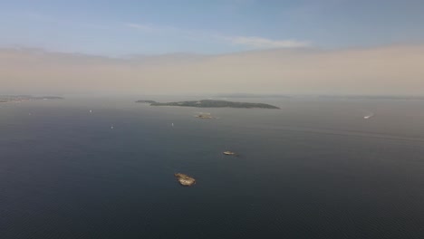 Im-Sommer-Viele-Insel--Und-Segelboote-Im-Oslofjord