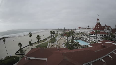 Zeitraffer-Der-Wolken-über-Dem-Historischen-Hotel-Del-Coronado-In-San-Diego,-Kalifornien