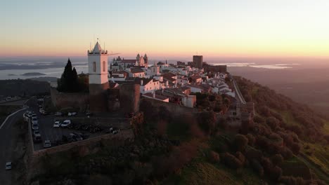 Sonnenuntergang-über-Dem-Mittelalterlichen-Dorf-Monsaraz