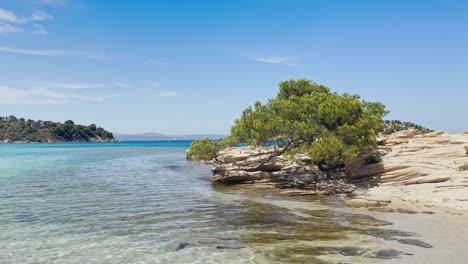 Clean-blue-flag-beaches-of-Halkidiki-Peninsula,-Greece