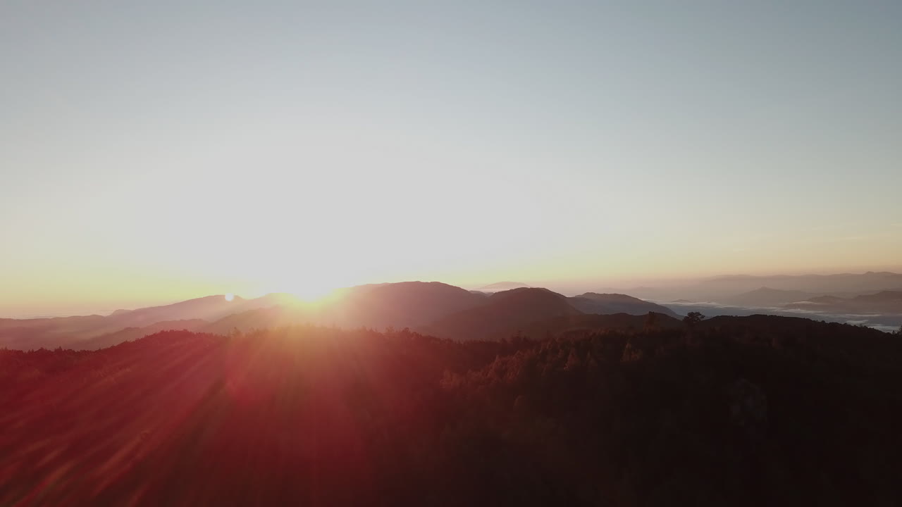 восход солнца над горами кучуматанес в гватемале