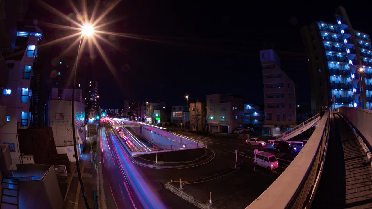 도쿄 시내 거리의 교통체증의 야간 타임스