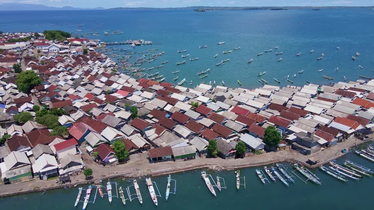 인도네시아의 활기찬 동남아시아 마을, 문화로 가득 차 있습니다.