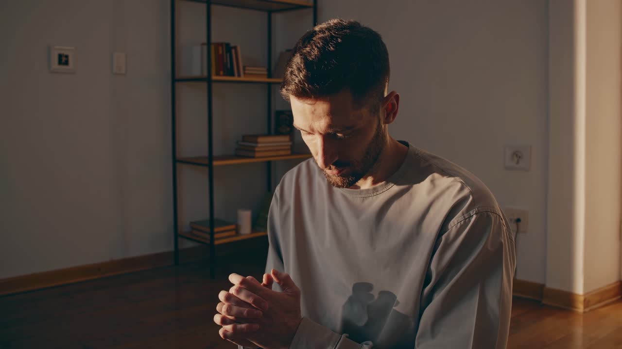 Homem em Oração