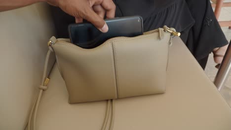 pickpocketing attempt at a cafe