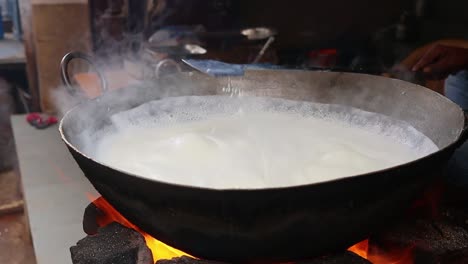 Leche-De-Almendras-Comida-Callejera-India-Estado-De-Rajasthan-En-El-Oeste-De-La-India.