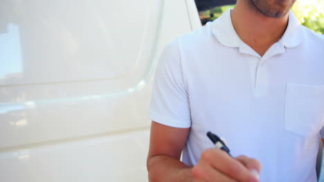 el repartidor escribe en el clipboard.