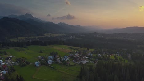 Chalets-In-The-Polish-Highland-Villages-During-Sunset-In-Podhale-Region,-Tatra-County,-Southern-Poland