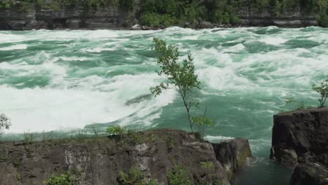 WHite-water-of-the-Niagara-Gorge
