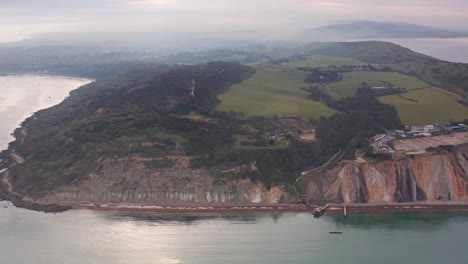 Luftdrohnenüberflug-Frontal-über-Warren,-Isle-Of-Wight