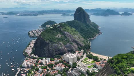 Pan-De-Azúcar-En-El-Centro-De-Río-De-Janeiro-En-Río-De-Janeiro,-Brasil