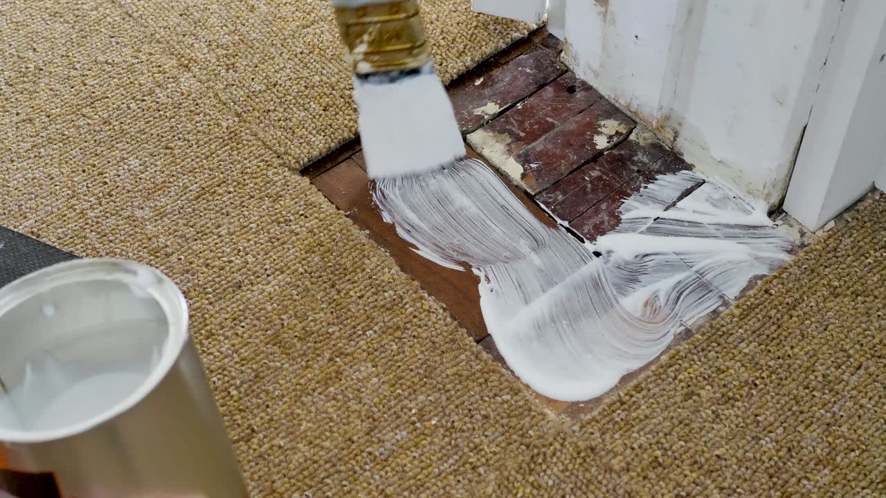 카 타일에 맞는 바닥에 페인팅 접착제