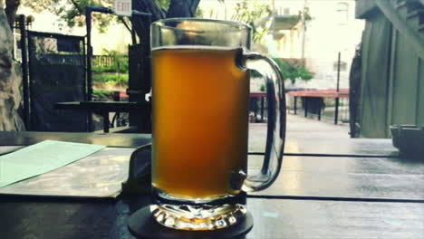 Great-looking-pint-of-beer-in-slow-motion-HD