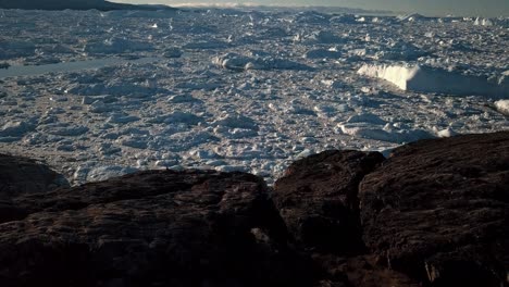 Vista-Aérea-Del-Impresionante-Fiordo-De-Hielo-Que-Rodea-Ilulissat,-Groenlandia