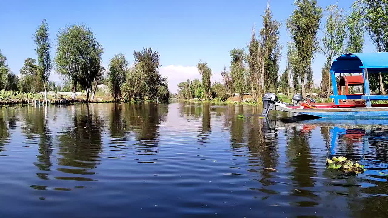 timelpase dentro del lago de la ciudad de mexico y actividades