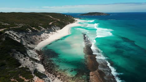 vista aérea de la laguna de diez millas cerca de esperance en un día soleado en australia occidental