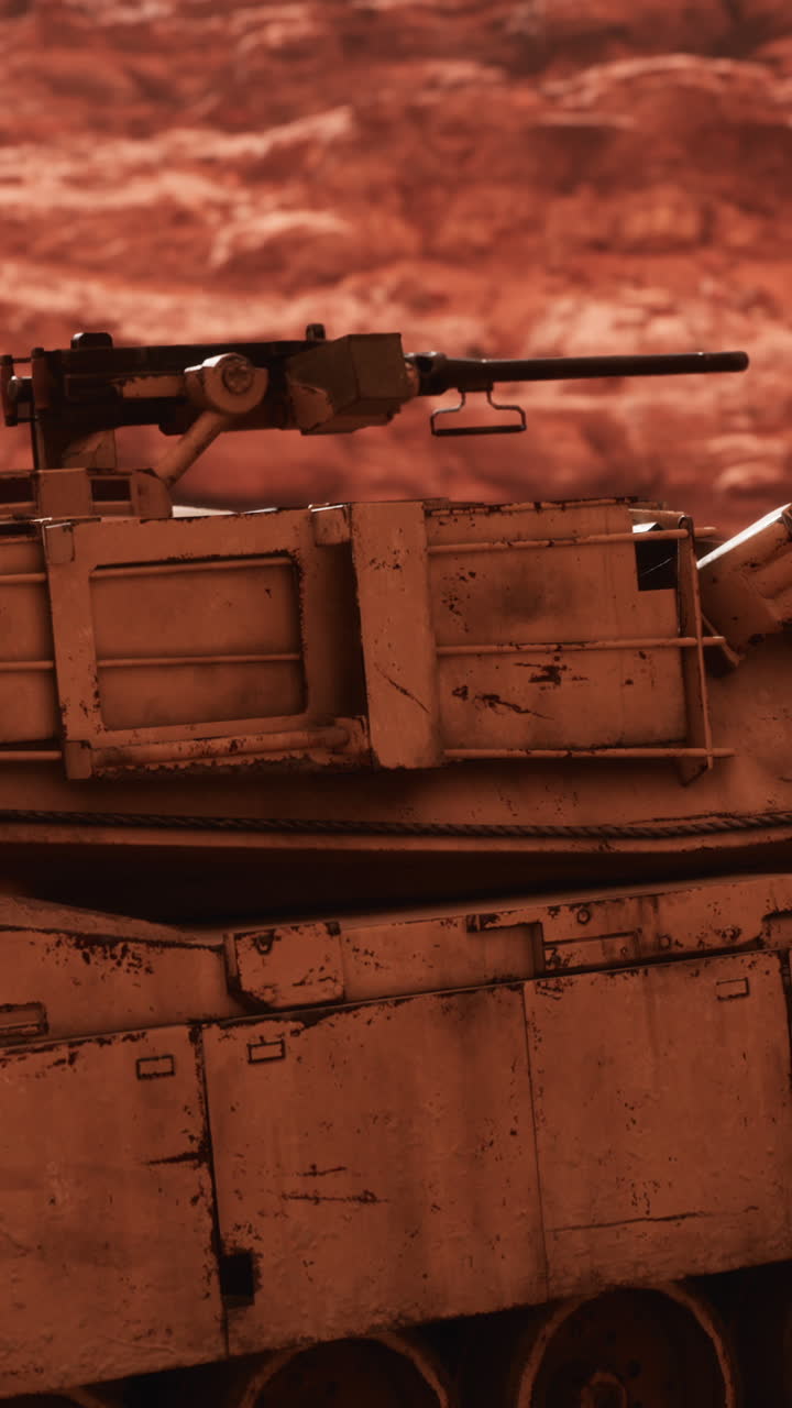 primer plano de un tanque militar en un entorno desértico