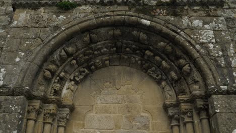 Arch detail of Santiago de Gustei church, focusing on stone design and craftsmanship
